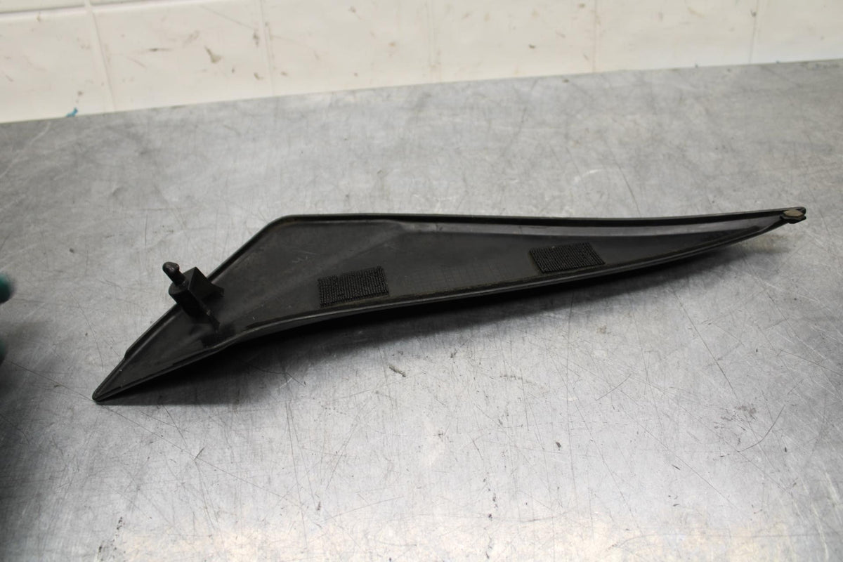 11-23 SUZUKI GSXR 600 RIGHT INNER FAIRING COWL PANEL TRIM OEM BB582