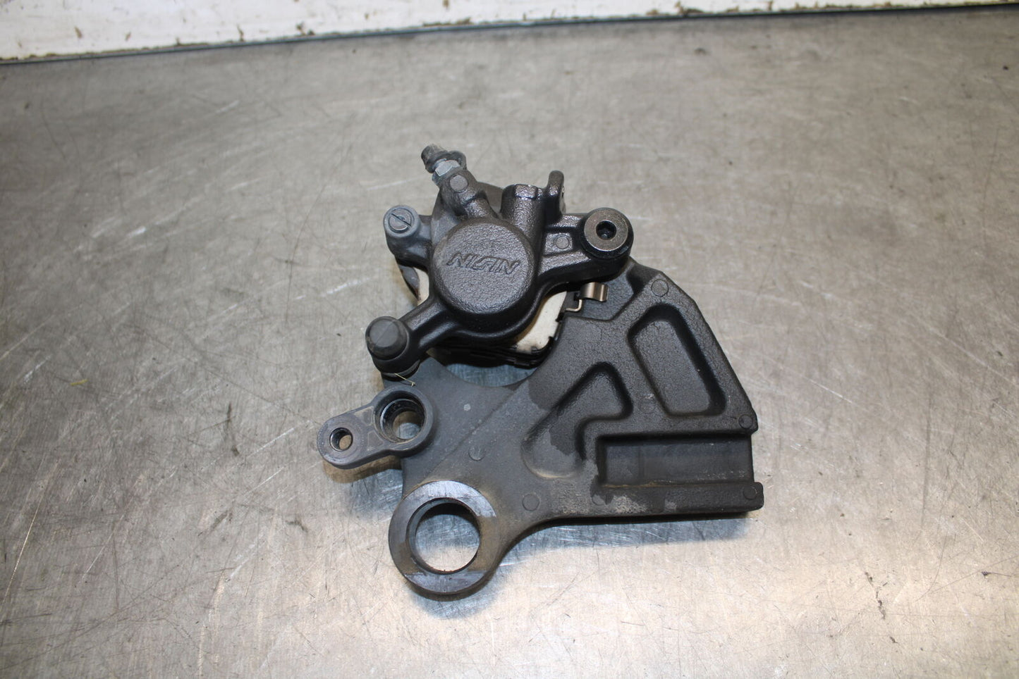 19-23 KAWASAKI NINJA ZX6R REAR BACK BRAKE CALIPER W MOUNT BRACKET BB701
