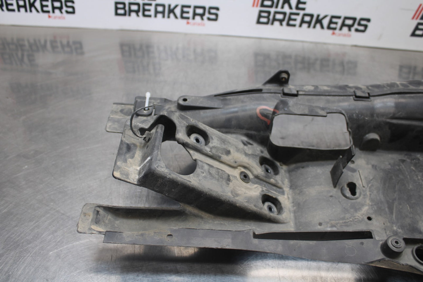 07-08 KAWASAKI NINJA ZX6R REAR BACK TAIL UNDERTAIL BATTERY TRAY PLASTIC BB203