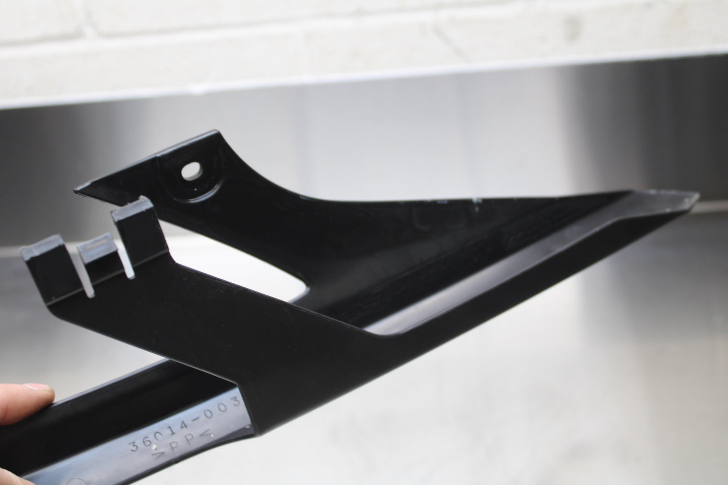 23-24 KAWASAKI NINJA ZX14R REAR BACK DRIVE CHAIN GUARD COVER SHIELD BB141