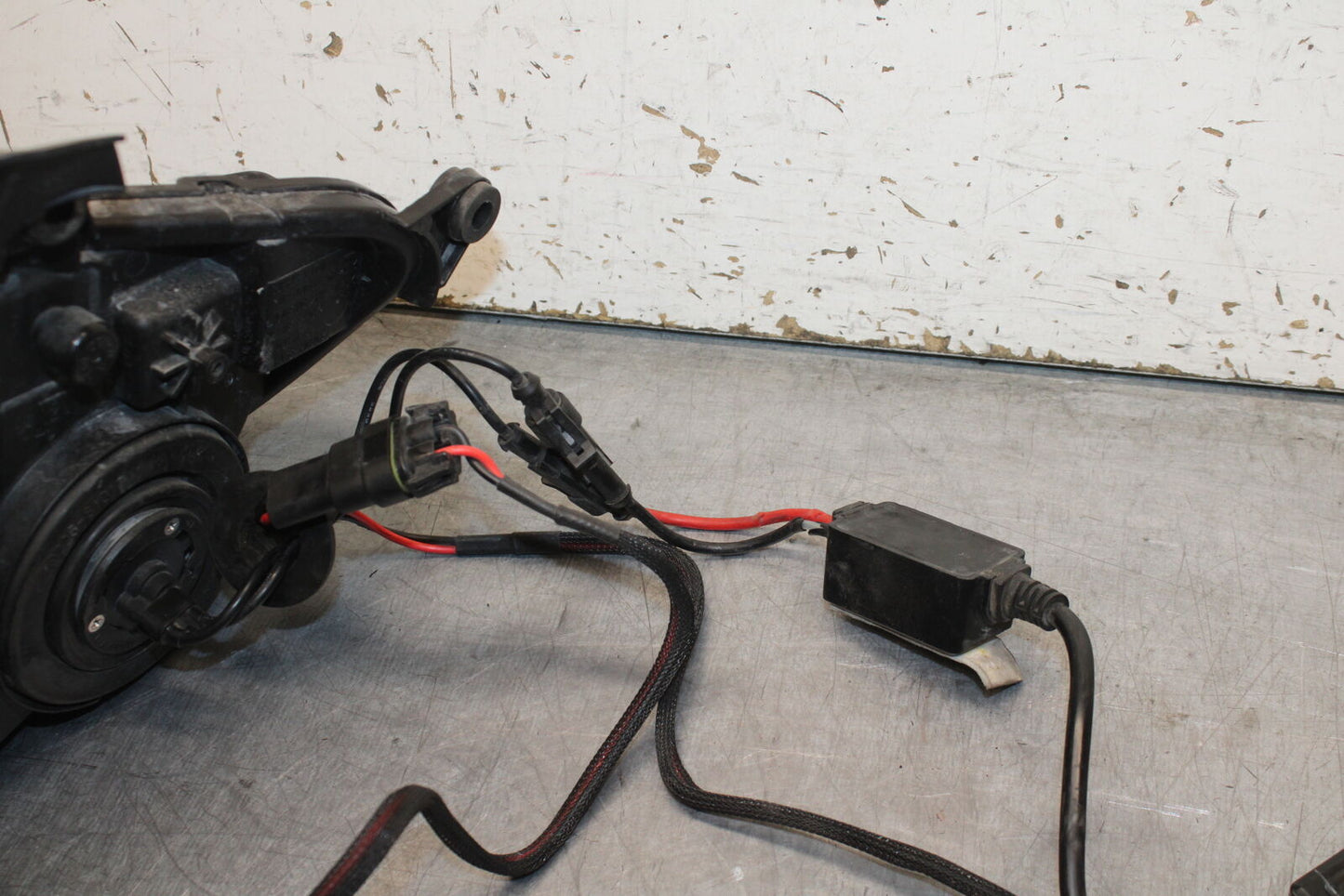 08-09 SUZUKI GSXR600 FRONT HEADLIGHT HEAD LIGHT LAMP BB728