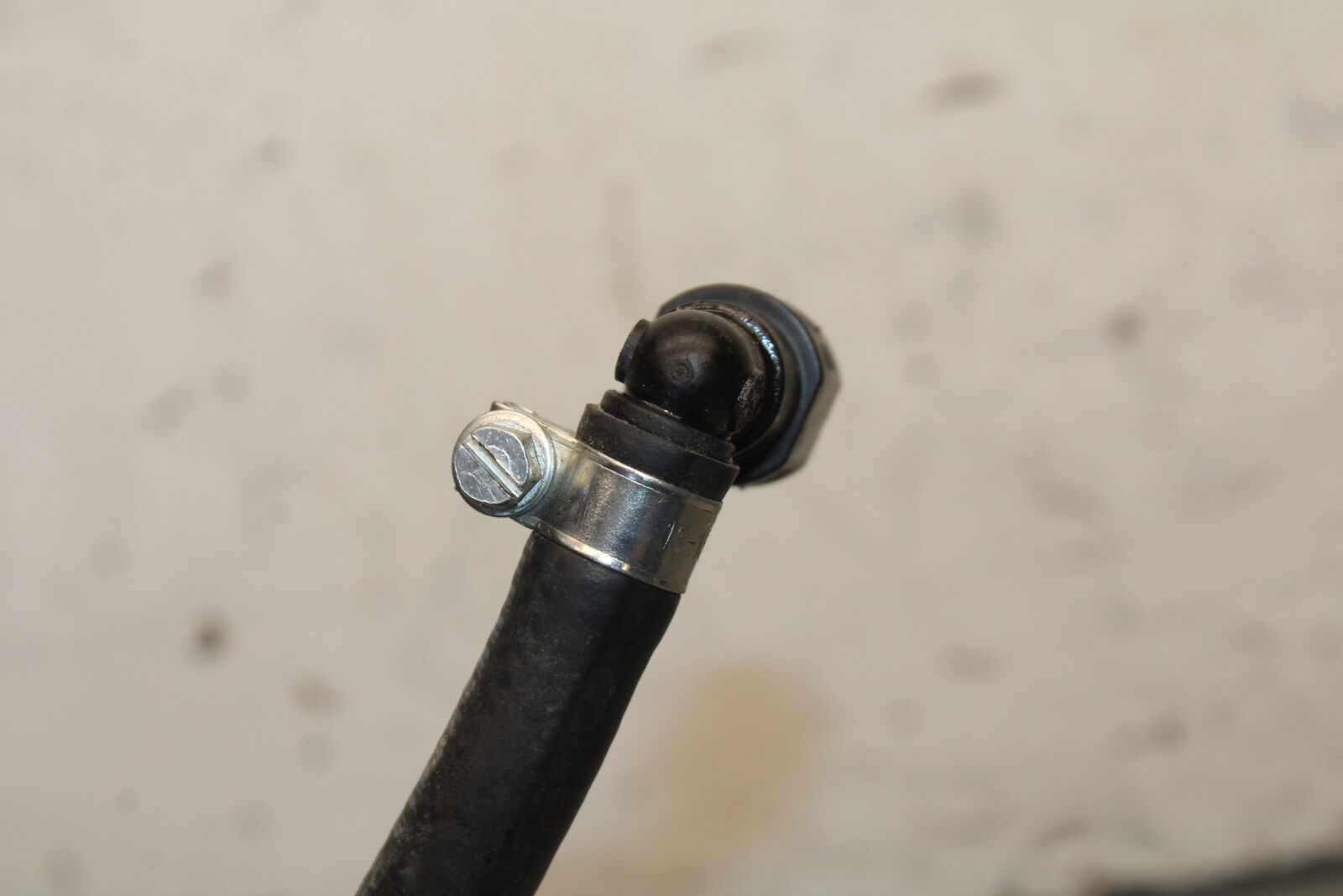 05-06 SUZUKI GSXR1000 FUEL HOSE GAS LINE TUBE PIPE 15810-41G00 BB677