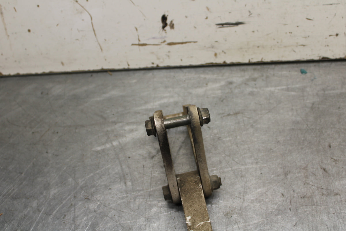 04-06 YAMAHA YZF R1 REAR DOGBONE SHOCK LINKAGE LINK 5VY-2217A-00-00 BB659