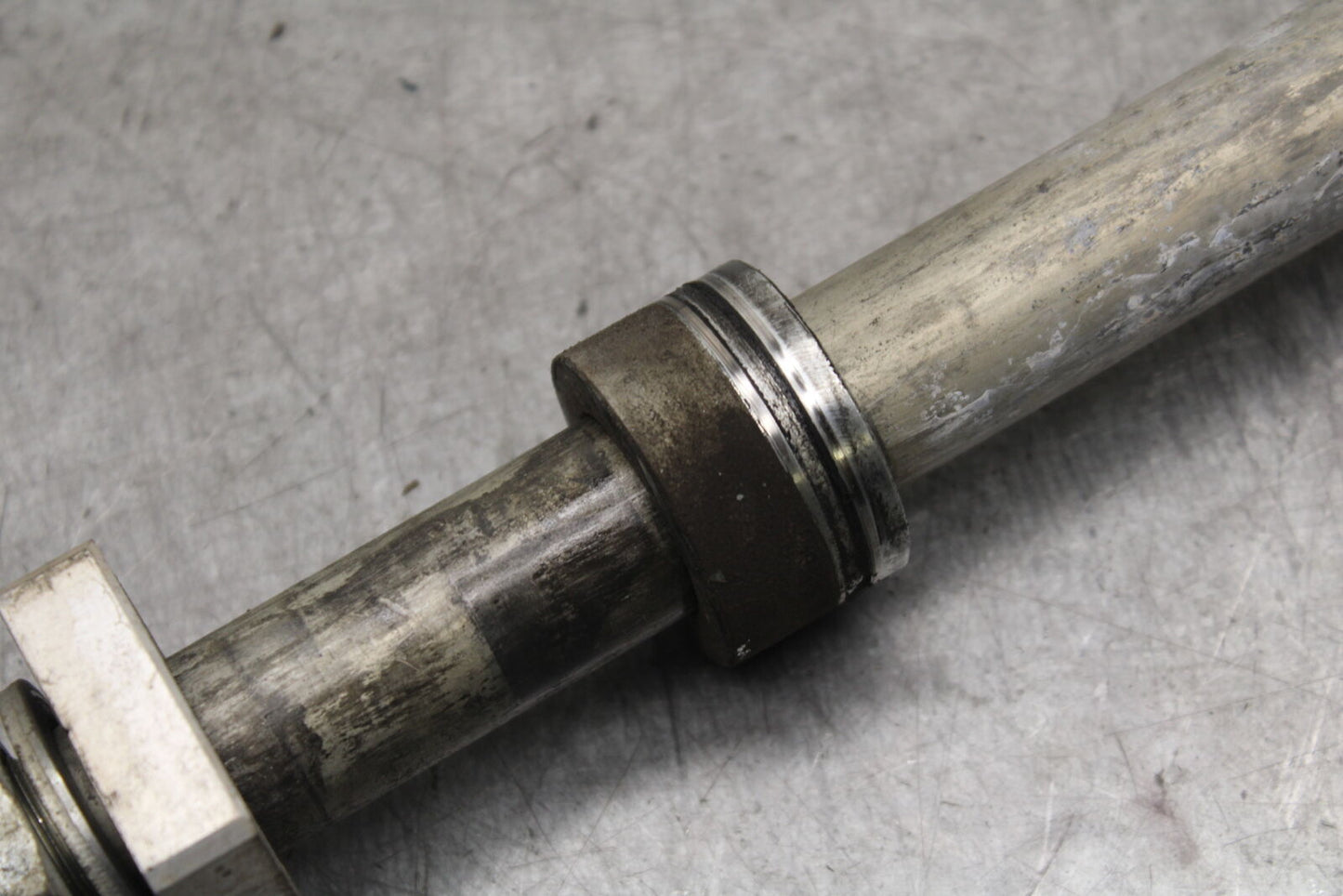 13-18 KAWASAKI NINJA ZX6R REAR AXLE BACK RIM PIVOT BOLT AXEL 41068-0613 BB666