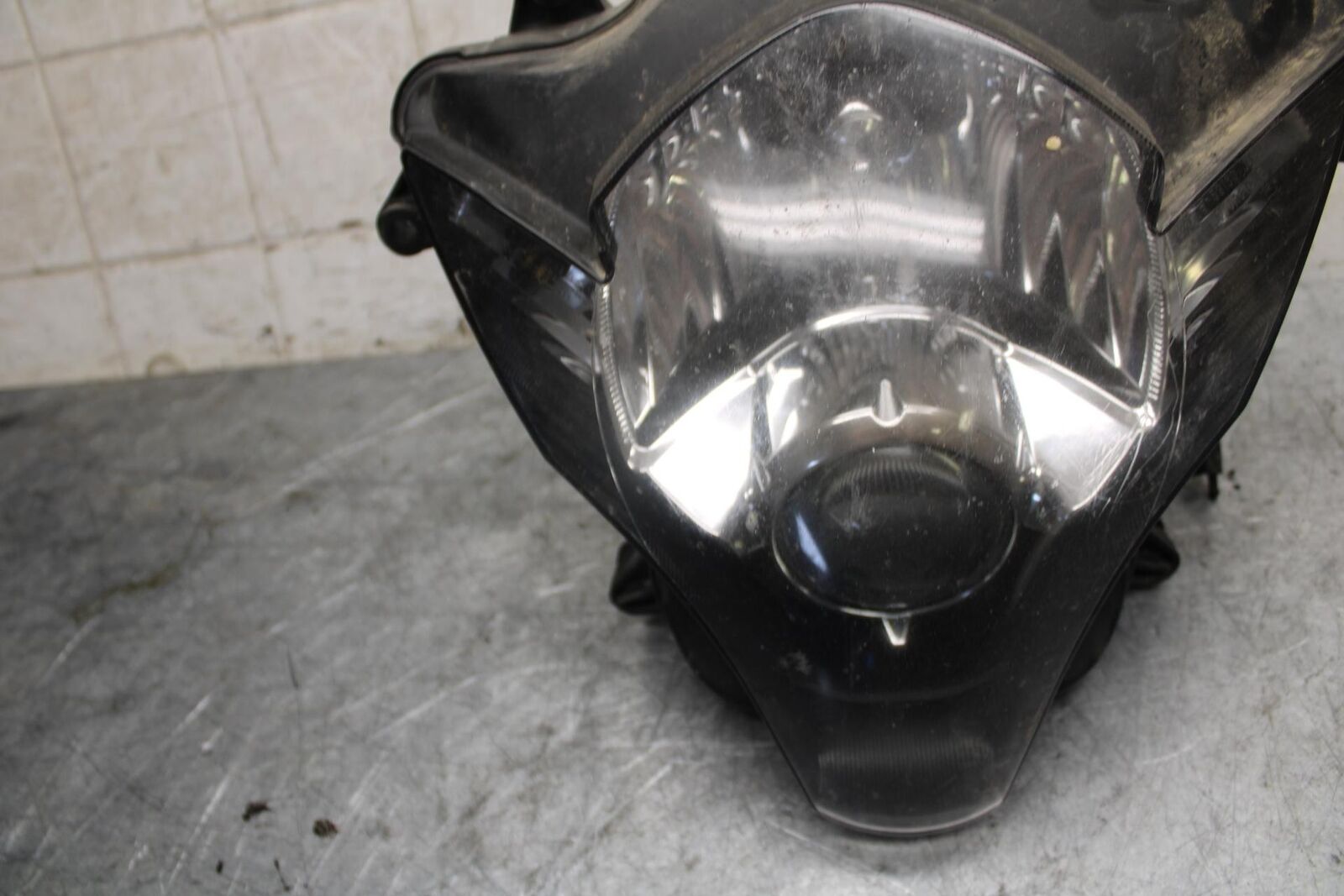 2007 Suzuki GSXR600 FRONT HEADLIGHT HEAD LIGHT LAMP 35100-01H01-999 BB540