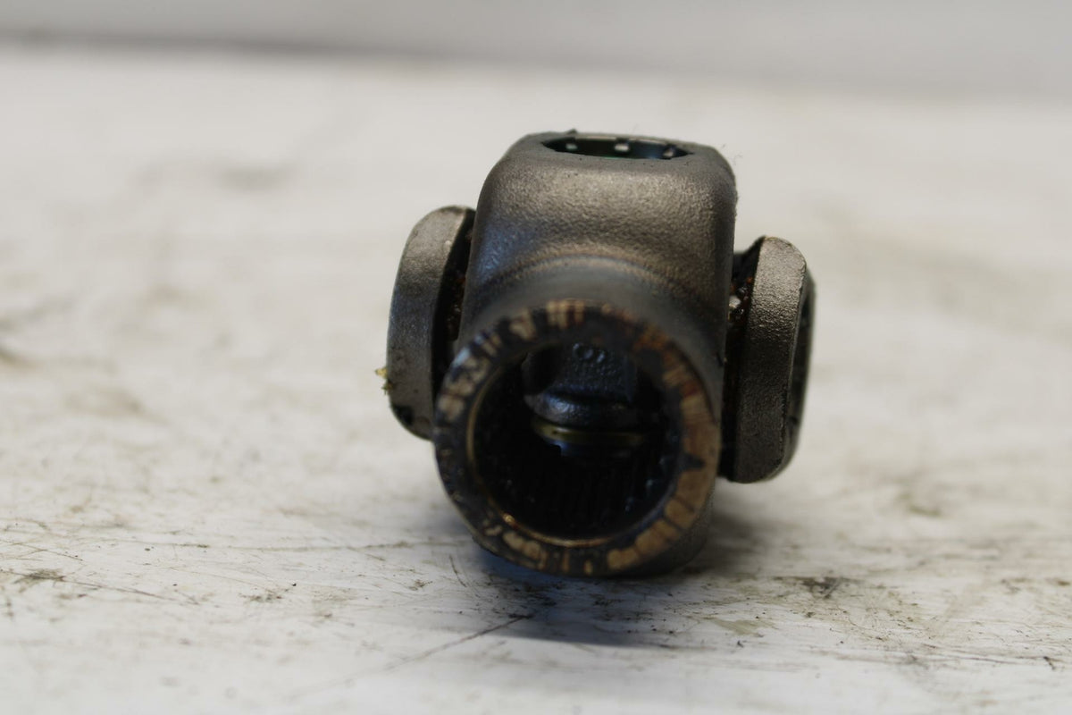 06 HONDA SHADOW 750 VT750C U UNIVERSAL JOINT GEAR BB352