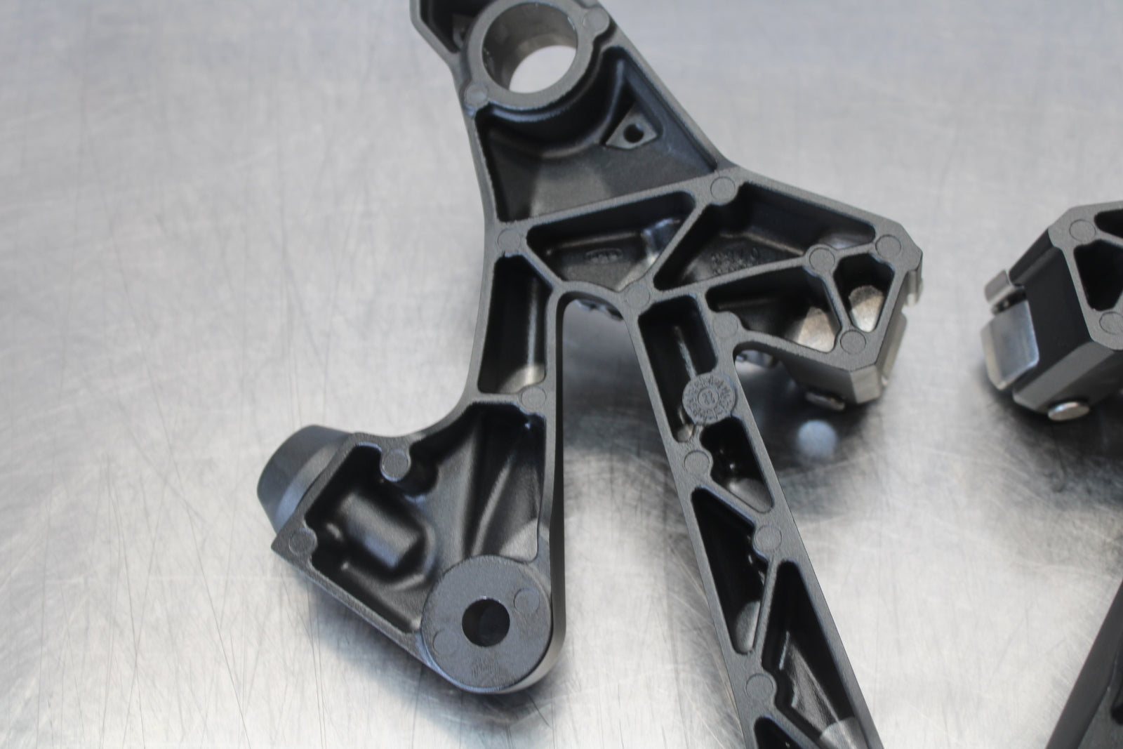 23-24 KAWASAKI NINJA ZX14R REAR BACK PASSENGER PEG SET PAIR BB169