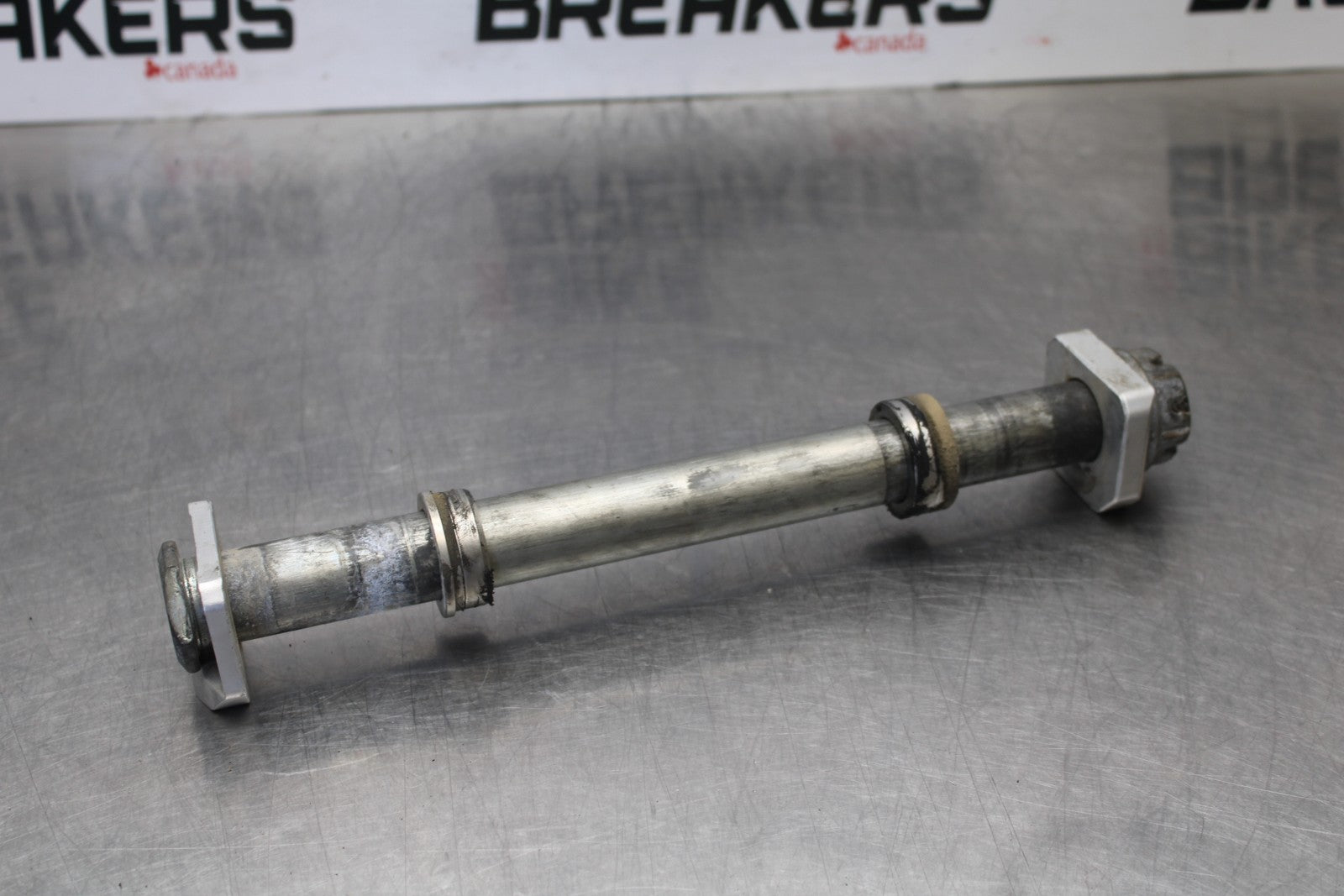 05-06 SUZUKI GSXR1000 REAR AXLE BACK WHEEL RIM PIVOT BOLT AXEL BB773
