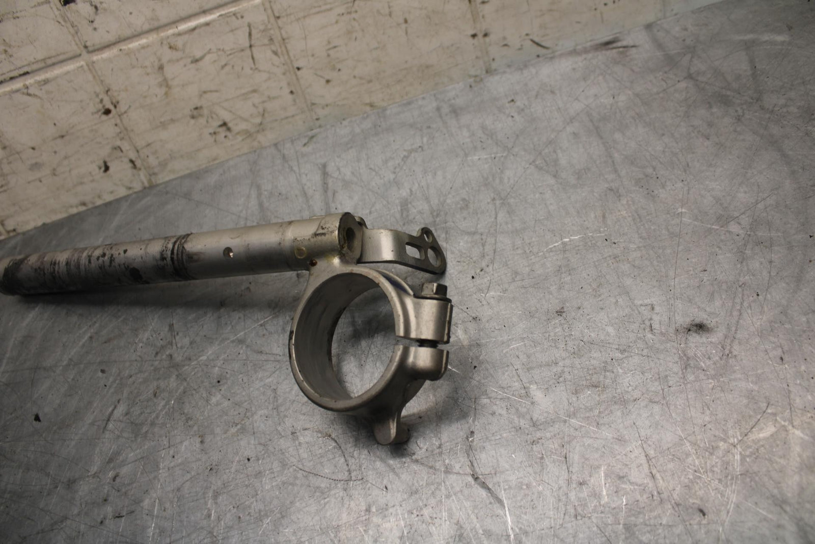 06-07 SUZUKI GSXR600 RIGHT CLIP ON HANDLEBAR 56111-01H00 BB499