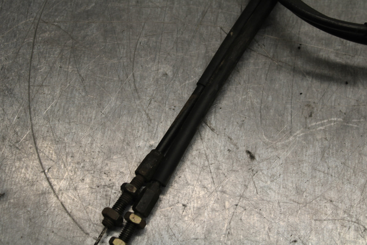 03-04 TRIUMPH DAYTONA 600 THROTTLE CABLE LINE HOUSING GUIDE BB745