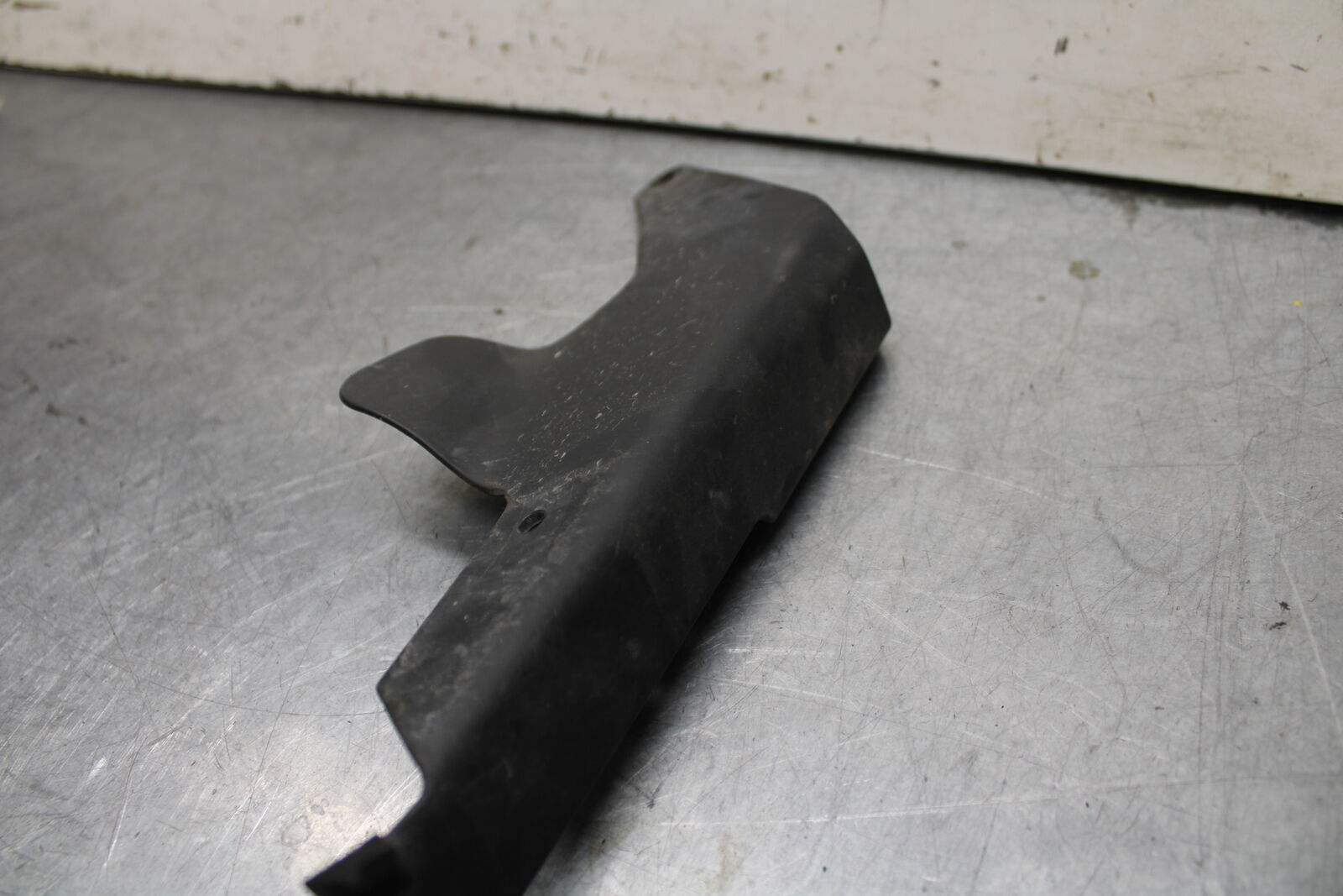 16 KAWASAKI NINJA ZX10R REAR BACK DRIVE CHAIN GUARD SHIELD 36014-0062  BB650