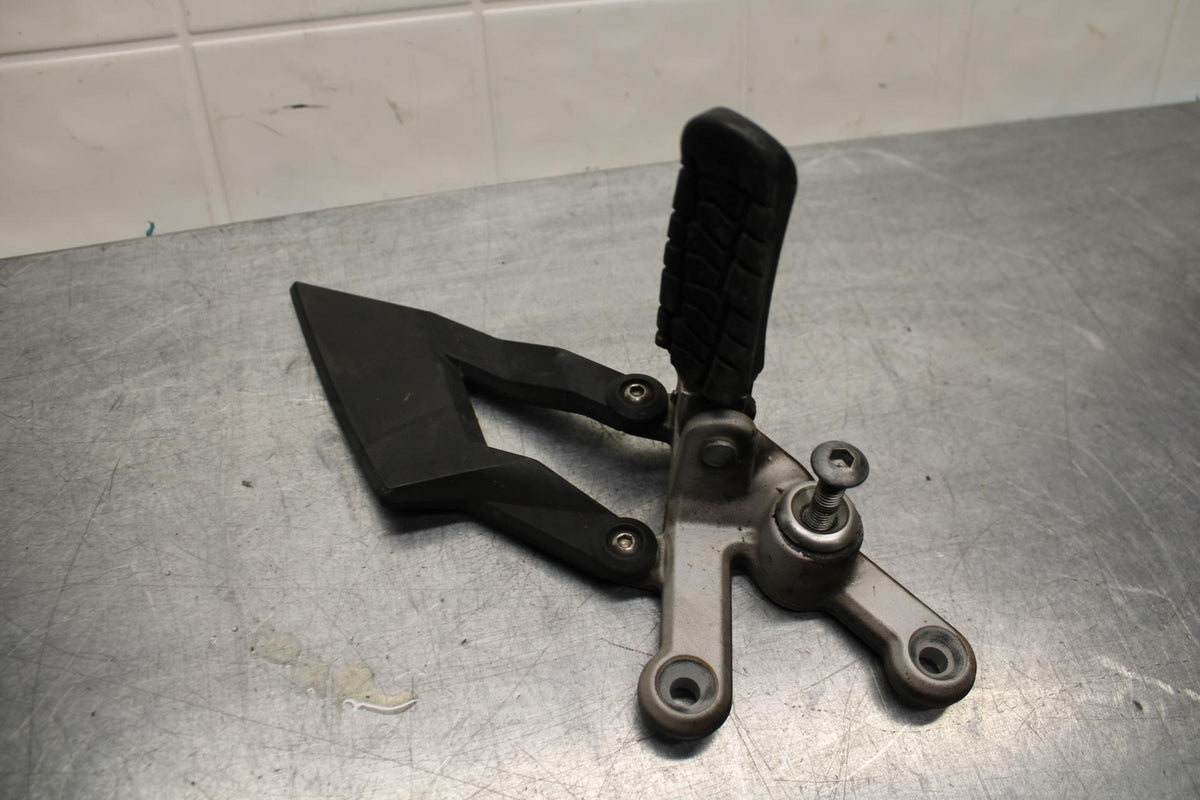 07-11 KTM  990 SUPER DUKE LEFT REARSET REAR SET DRIVER FOOT PEG REST STOP BB578