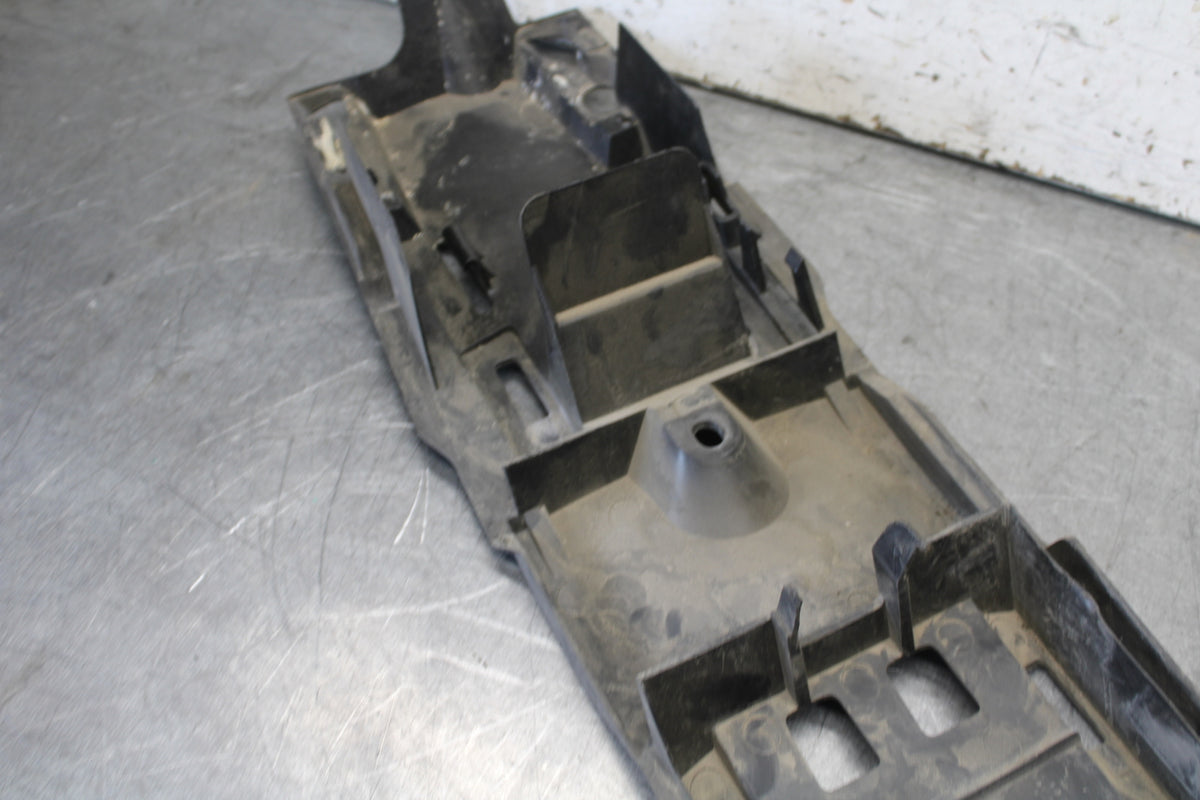 06-07 SUZUKI GSXR 600 REAR BACK TAIL UNDERTAIL BATTERY TRAY PLASTIC BB694