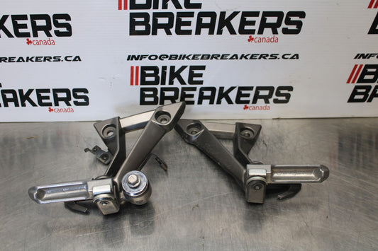 13-17 KAWASAKI NINJA 300 EX300 ABS REAR BACK PASSENGER PEG SET PAIR BB189
