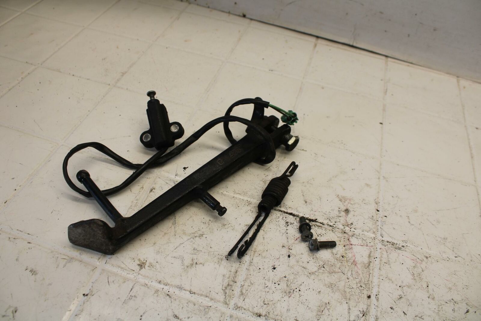 06-07 SUZUKI BANDIT 1200S ABS KICKSTAND SIDE KICK STAND BB21