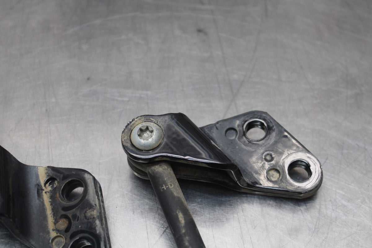 09 HARLEY-DAVIDSON SPORTSTER 1200 XL1200C ENGINE MOUNT MOTOR BRACKET BB776