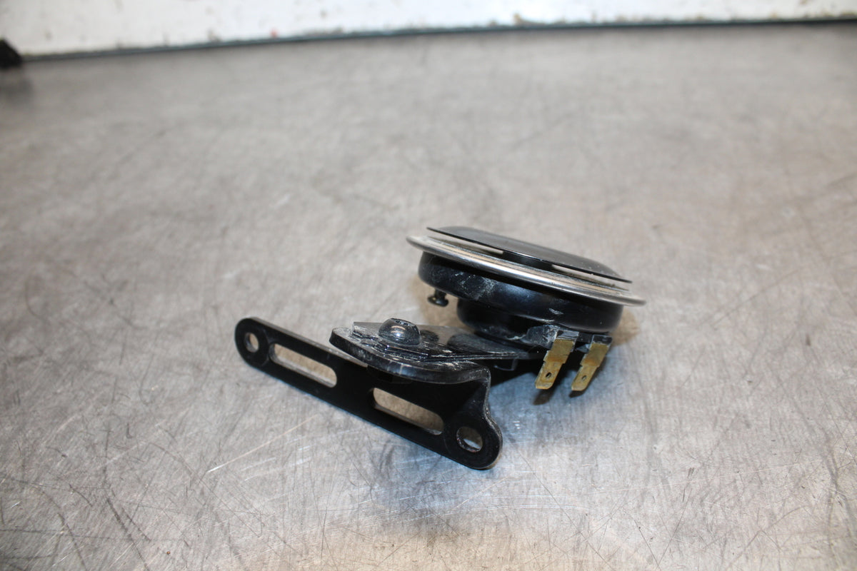 22-24 YAMAHA XSR900 HORN SIGNAL BB710