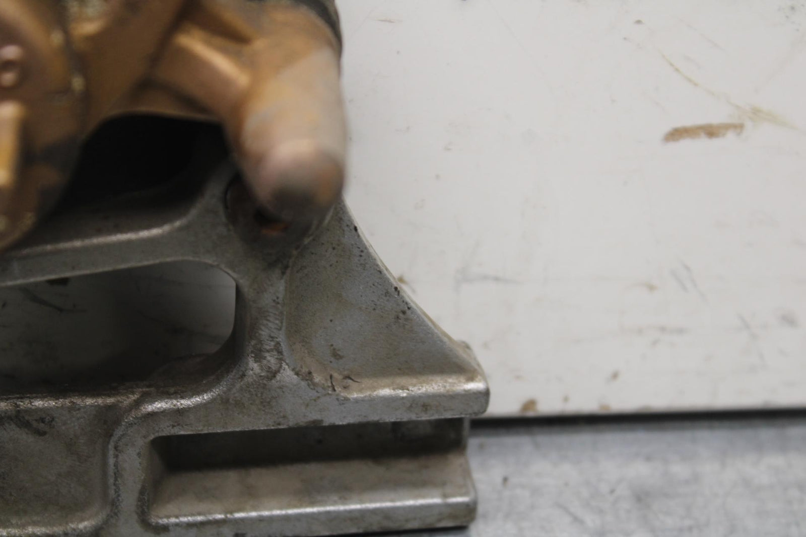 03-04 KAWASAKI NINJA ZX6RR REAR BACK BRAKE CALIPER W MOUNT BRACKET BB105