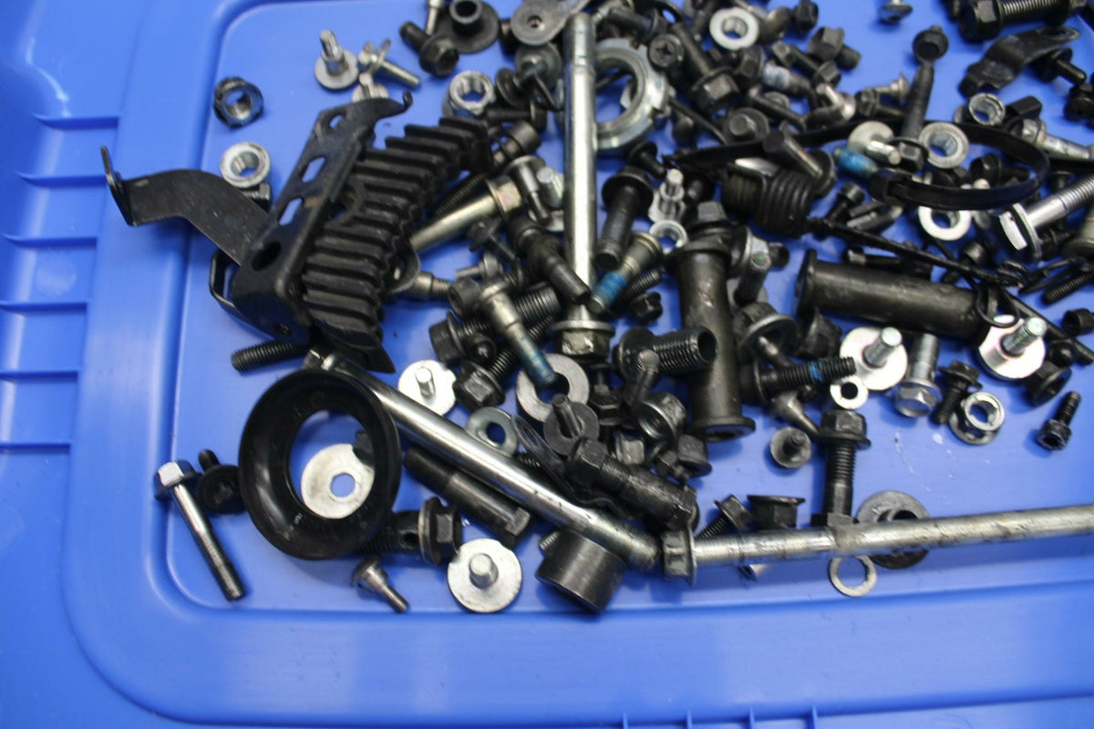 04-09 SUZUKI GS500F ENGINE MOUNTING BOLTS HARDWARE MOTOR SCREWS  BB278