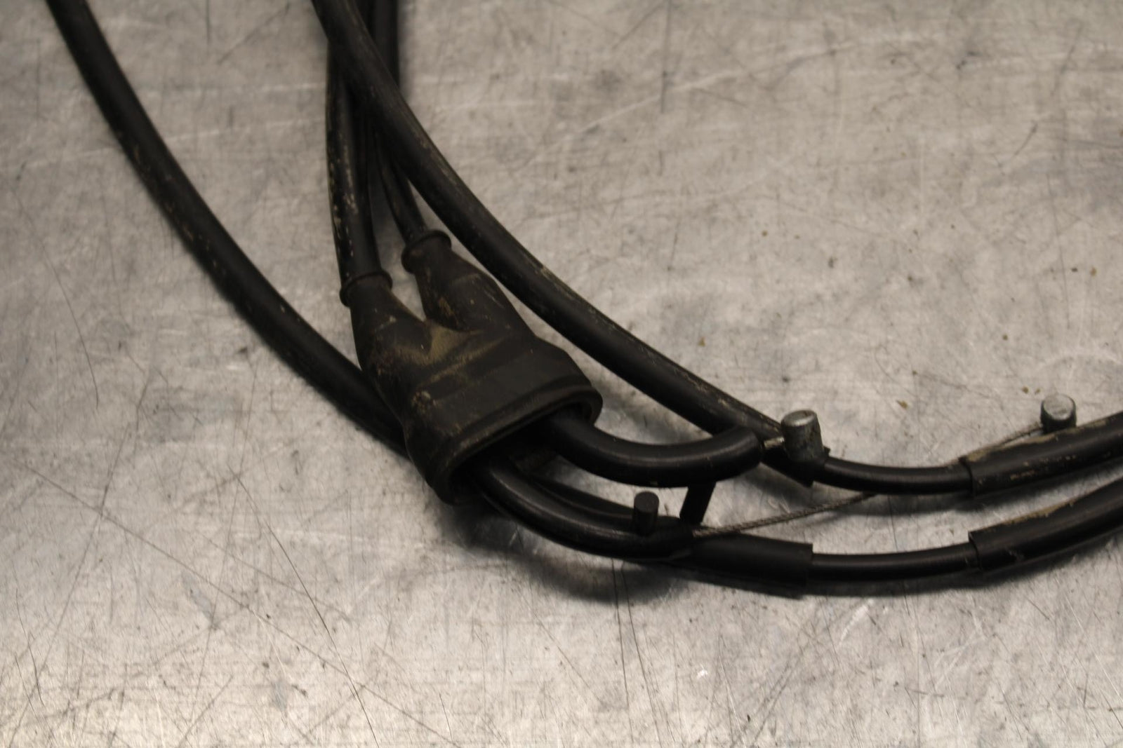 2015 Yamaha FZ09 THROTTLE CABLES LINES 1RC-26302-00-00 BB69