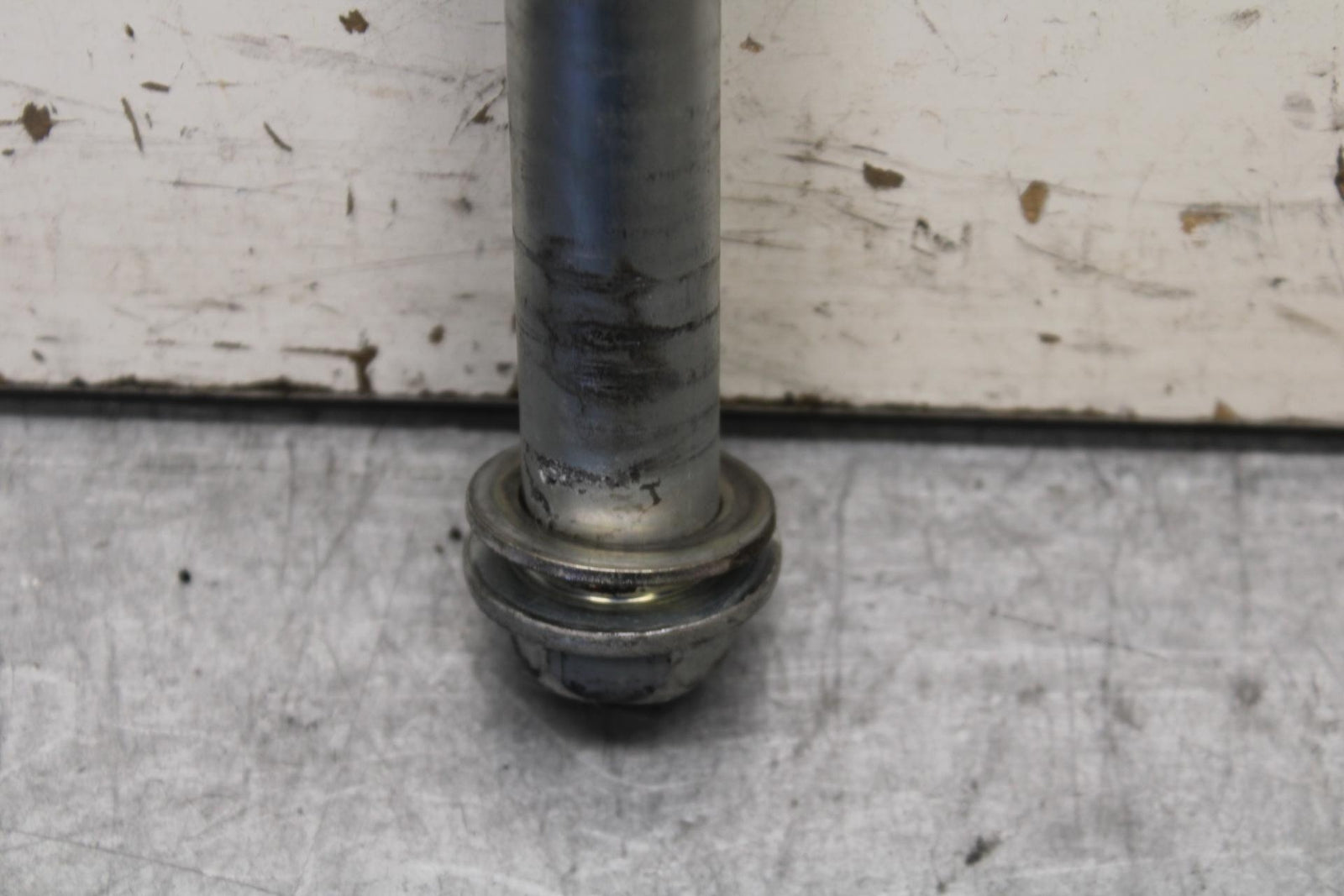 2008 Honda CBF1000 REAR BACK SWINGARM BOLT SUSPENSION PIVOT AXLE BB641