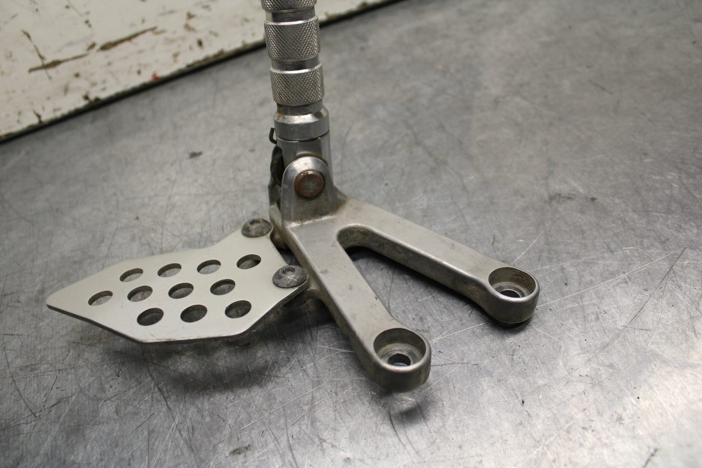 05-06 HONDA CBR600RR LEFT REARSET REAR SET DRIVER FOOT PEG REST STOP BB739