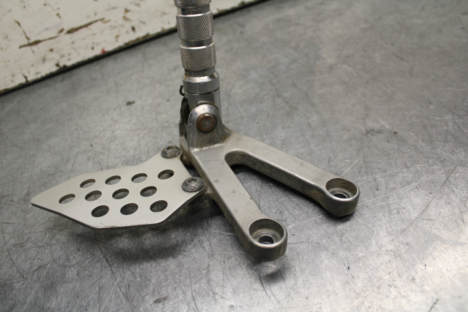 05-06 HONDA CBR600RR LEFT REARSET REAR SET DRIVER FOOT PEG REST STOP BB739