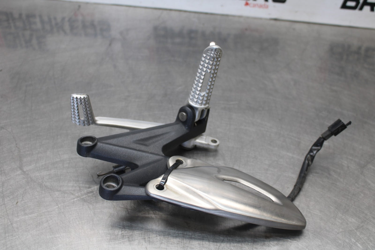 12 TRIUMPH STREET TRIPLE R RIGHT REARSET REAR SET DRIVER FOOT PEG STOP BB914
