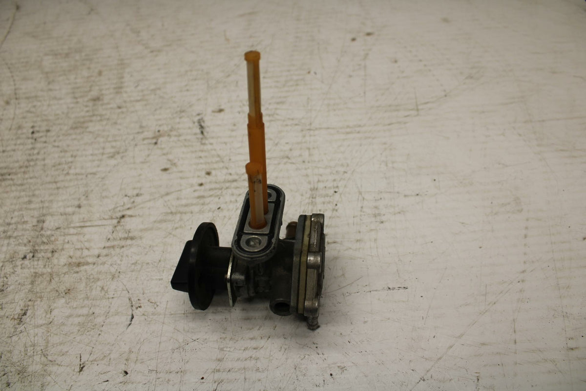 90-07 KAWASAKI ZZR 250 FUEL GAS TANK PETCOCK SHUT ON OFF VALVE BB298