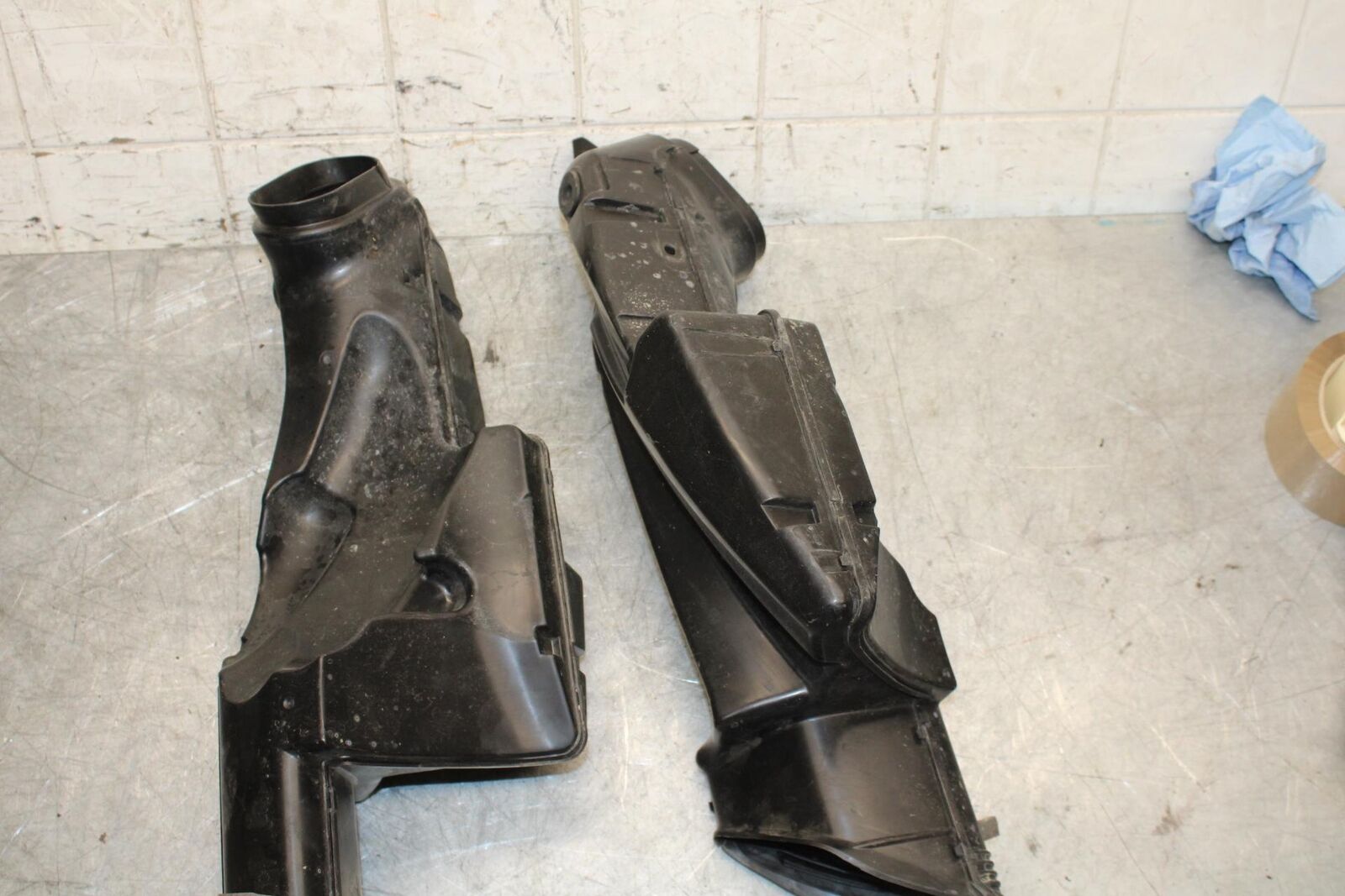 06-07 SUZUKI GSXR600 750  RIGHT LEFT AIR INTAKE DUCTS BB543