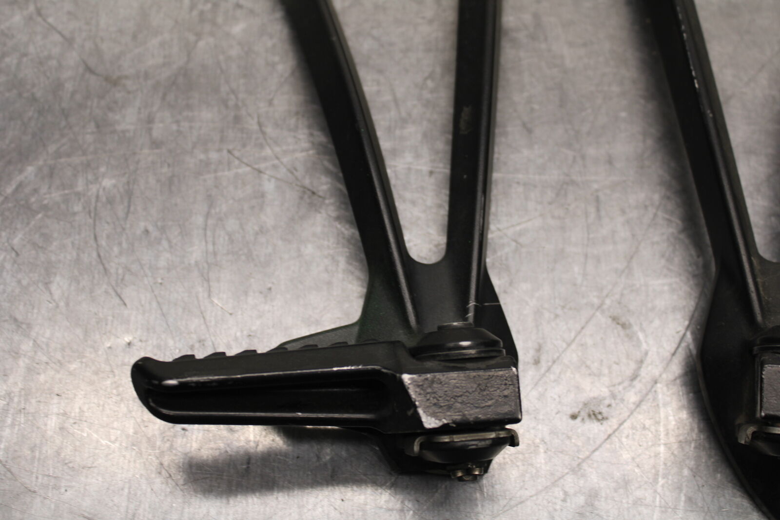 13-17 KAWASAKI NINJA ZX6R ZX636E REAR BACK PASSENGER PEG SET PAIR BB735