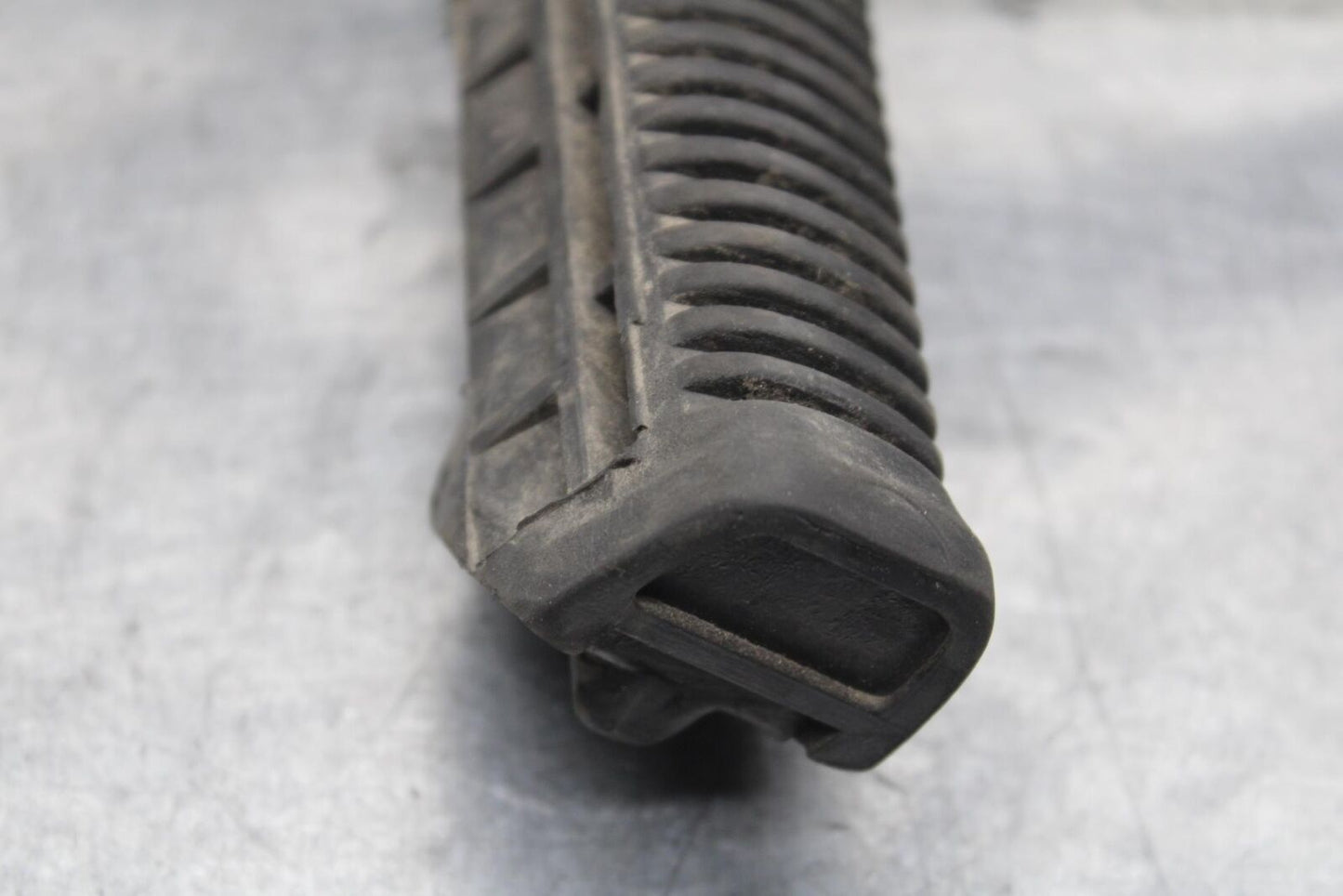 04-09 SUZUKI GS 500 FH GS500F LEFT REARSET REAR SET DRIVER FOOT PEG REST BB97