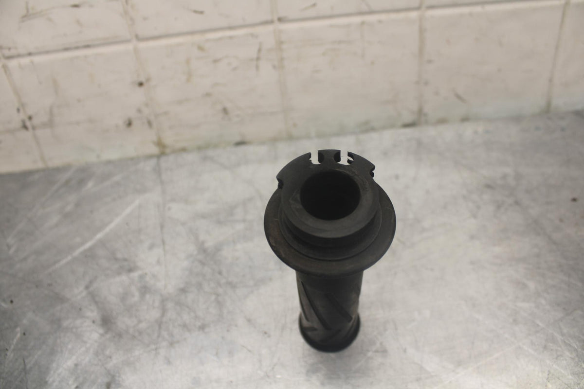05 YAMAHA YZF R6S RIGHT THROTTLE GRIP TUBE BB462