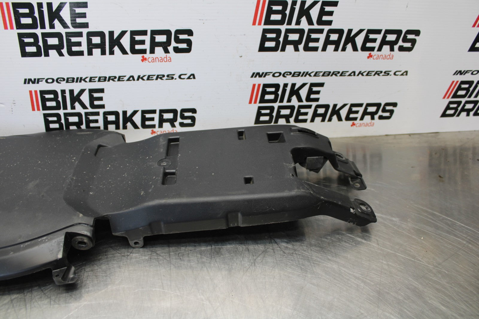 21-23 KAWASAKI NINJA ZX6R REAR BACK TAIL UNDERTAIL BATTERY TRAY PLASTIC BB179