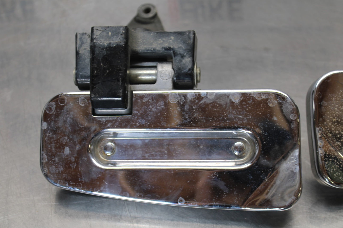 03-08 KAWASAKI VULCAN 1600 REAR PASSENGER FOOT STEP PEG SET PAIR BB196