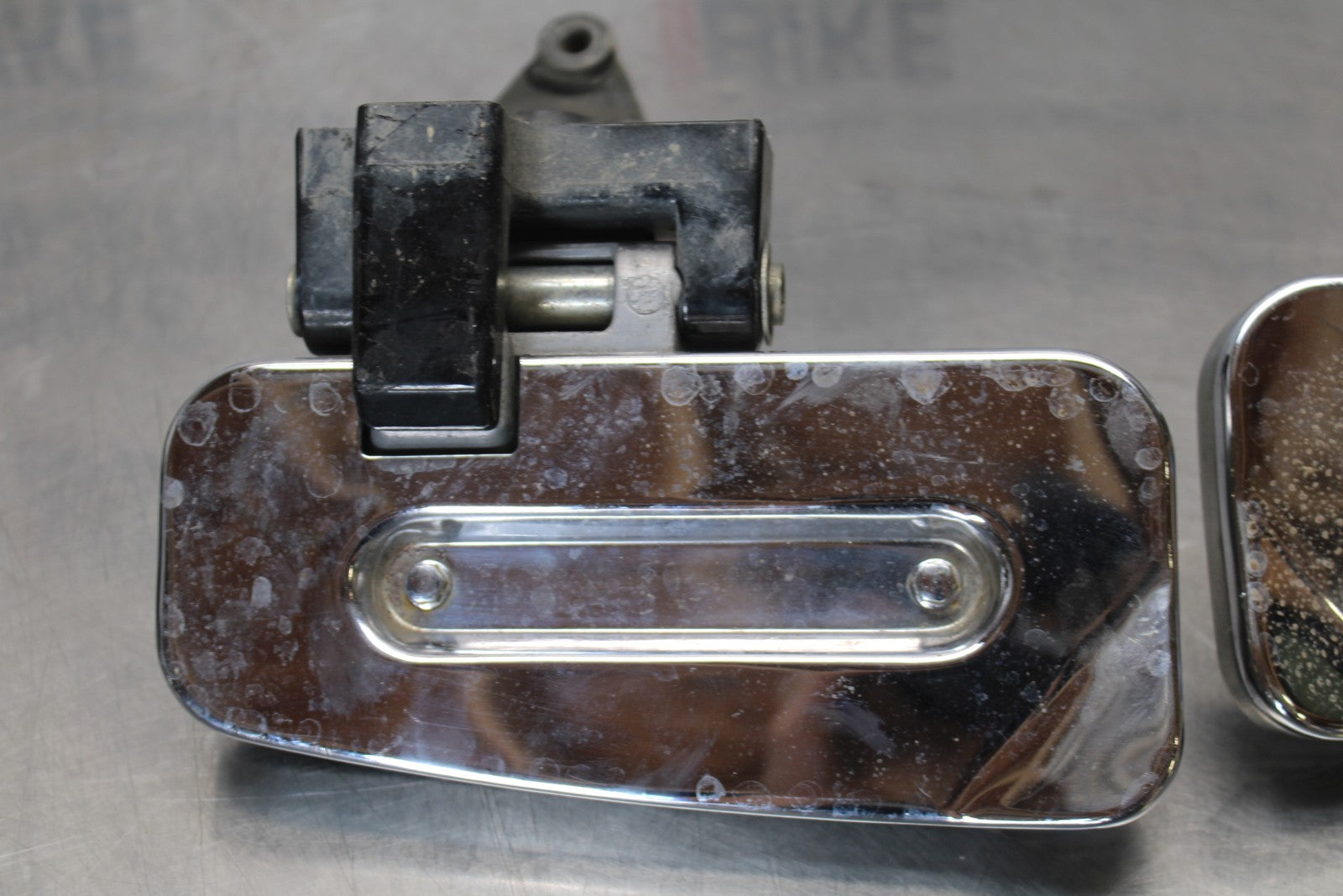 03-08 KAWASAKI VULCAN 1600 REAR PASSENGER FOOT STEP PEG SET PAIR BB196