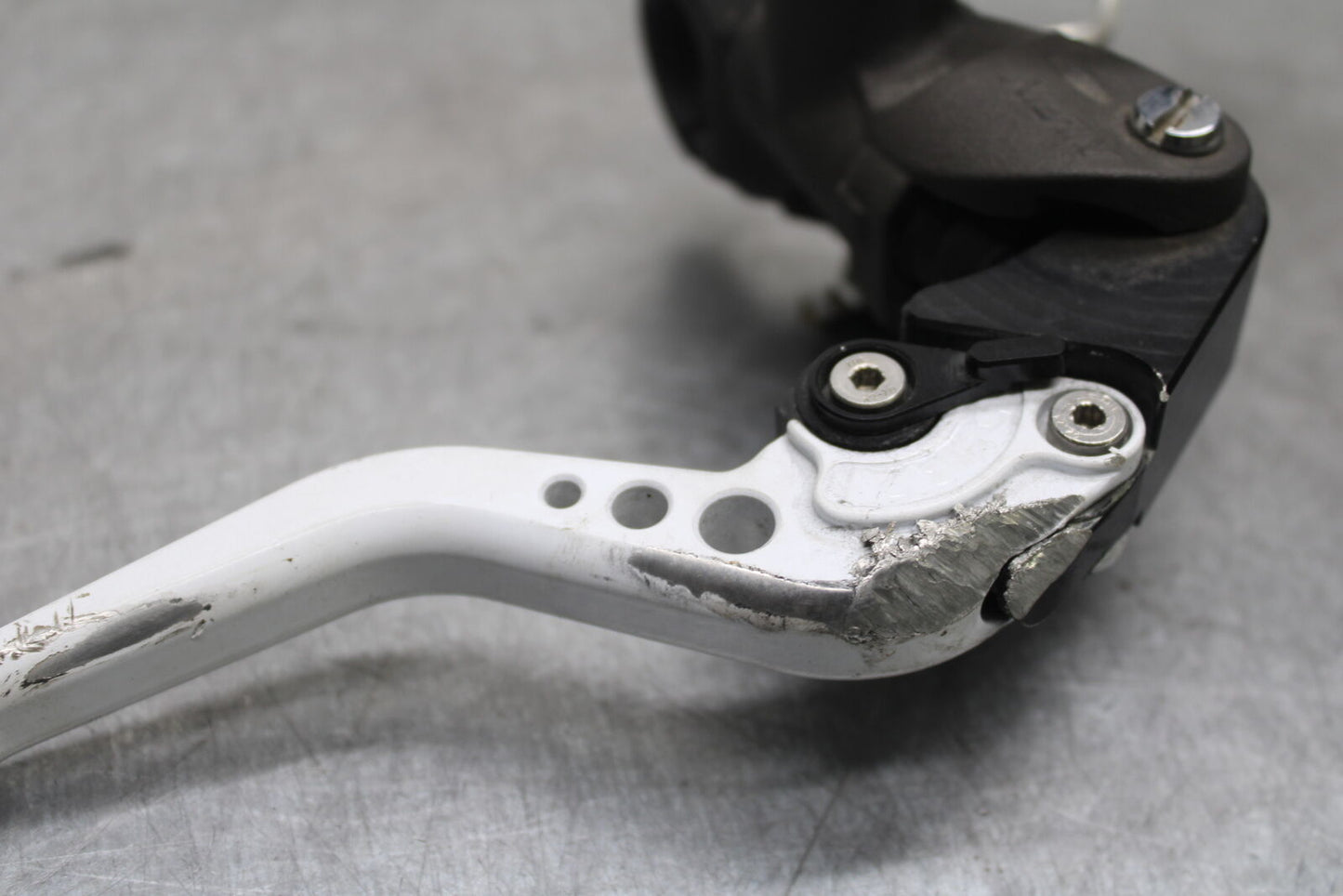 08-09 SUZUKI GSXR600 FRONT BRAKE MASTER CYLINDER w/ LEVER BB728
