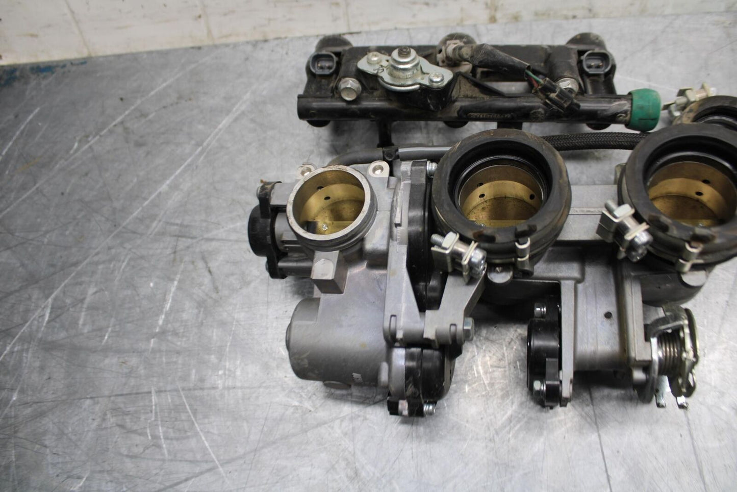 17-19 YAMAHA FZ09 MAIN FUEL INJECTORS / THROTTLE BODIES BB480