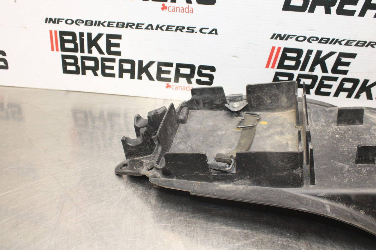 09 KAWASAKI NINJA 250R REAR BACK TAIL UNDERTAIL FAIRING COWL FENDER BB824
