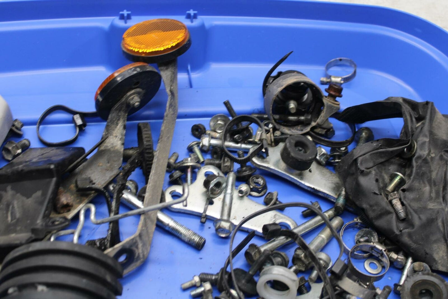 05-21 SUZUKI DRZ400SM  BOLTS HARDWARE  SCREWS BB376