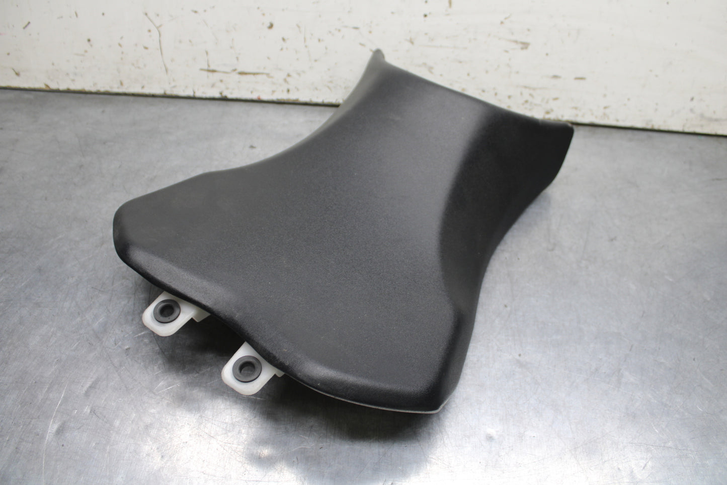 12-13 KAWASAKI Z1000 FRONT DRIVERS SEAT PAD SADDLE PILLION BB743
