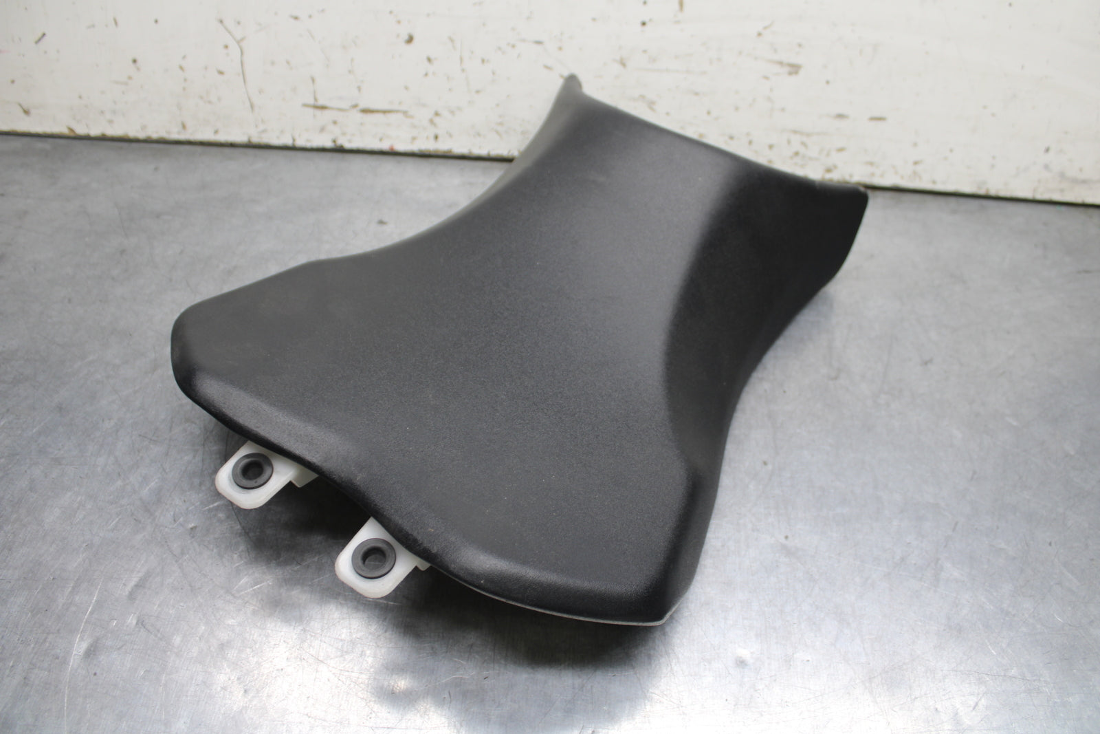 12-13 KAWASAKI Z1000 FRONT DRIVERS SEAT PAD SADDLE PILLION BB743