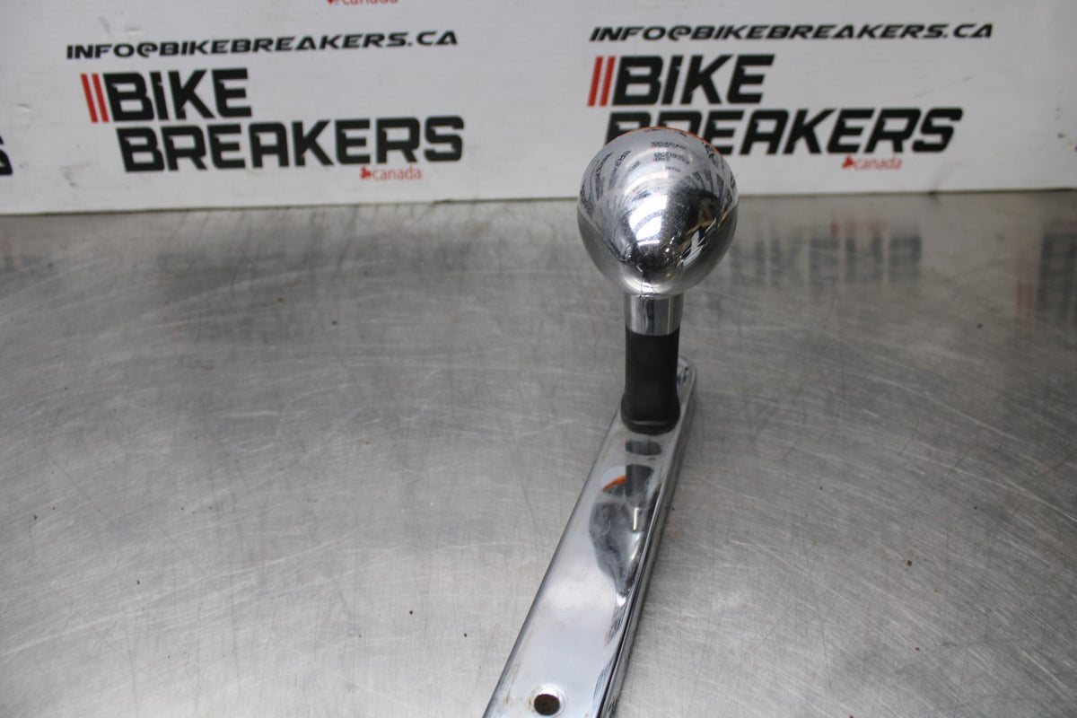 02 KAWASAKI VULCAN 800 VN800B CLASSIC REAR PASSENGER FENDER GRAB RAIL BB862