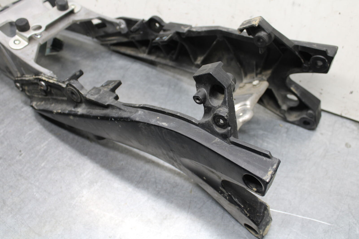 06-07 SUZUKI GSXR750 REAR SUBFRAME SUB FRAME 41211-01H00-YAP 41231-41G10 BB670