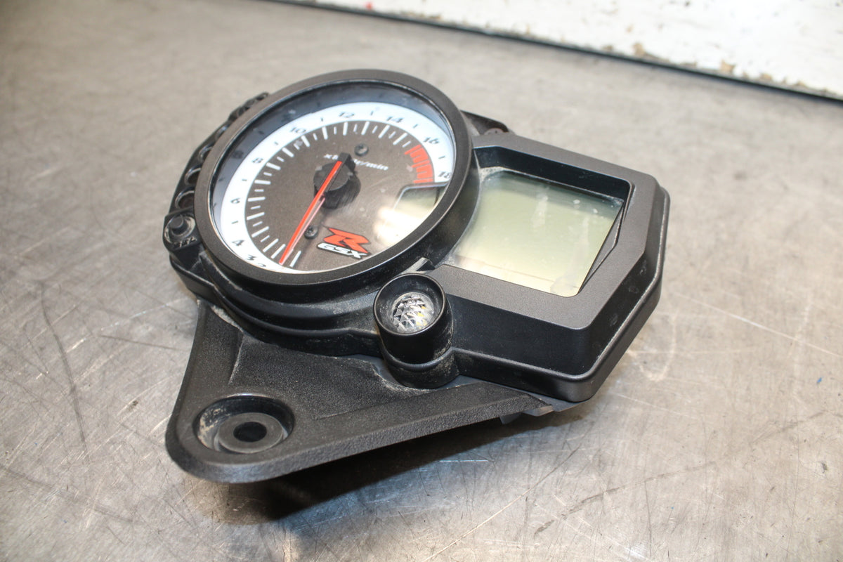 08-10 SUZUKI GSXR 600 SPEEDO TACH GAUGES CLUSTER SPEEDOMETER TACHOMETER   BB721