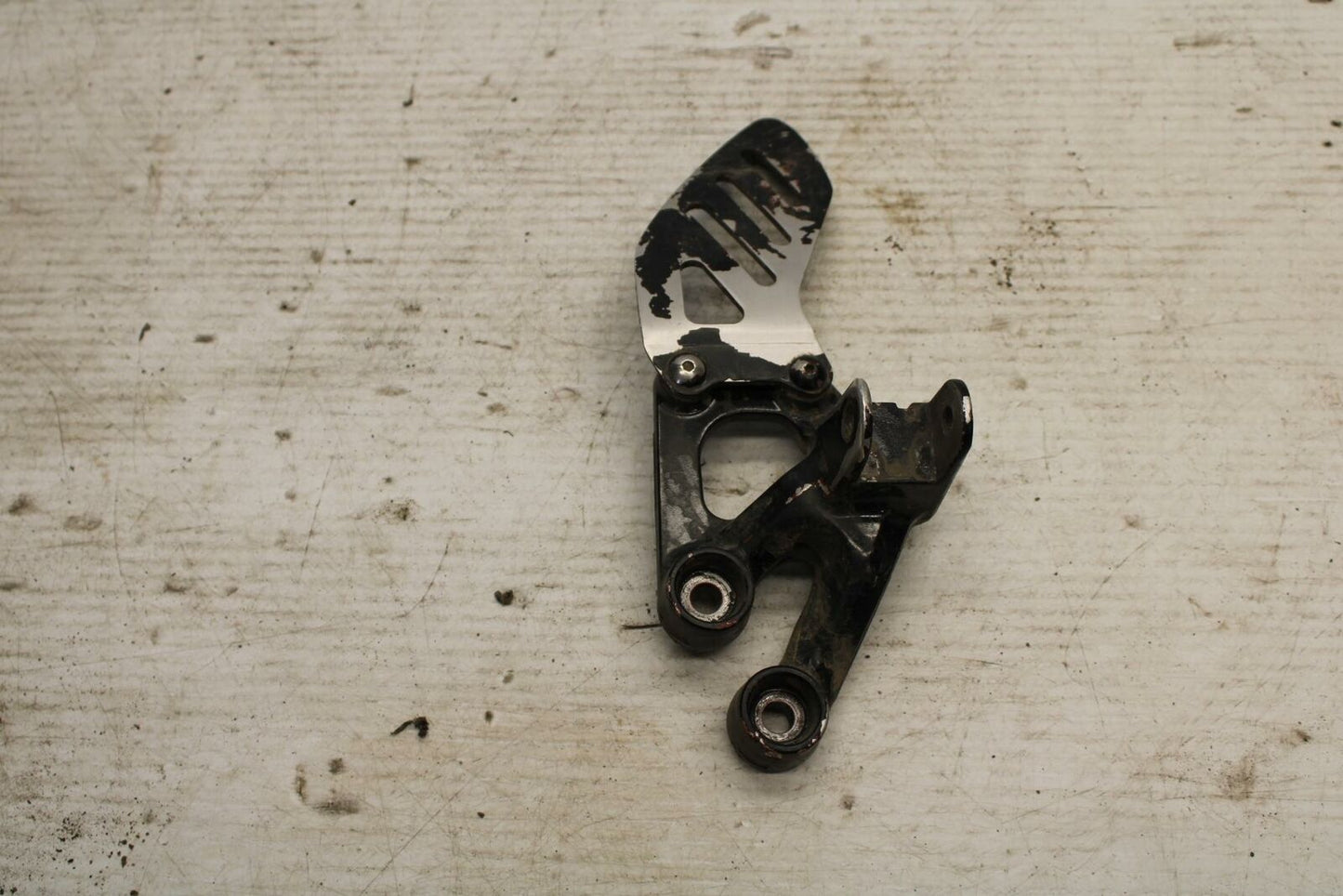 08-09 SUZUKI GSXR600 LEFT REARSET REAR SET DRIVER FOOT PEG BRACKET MOUNT BB156B