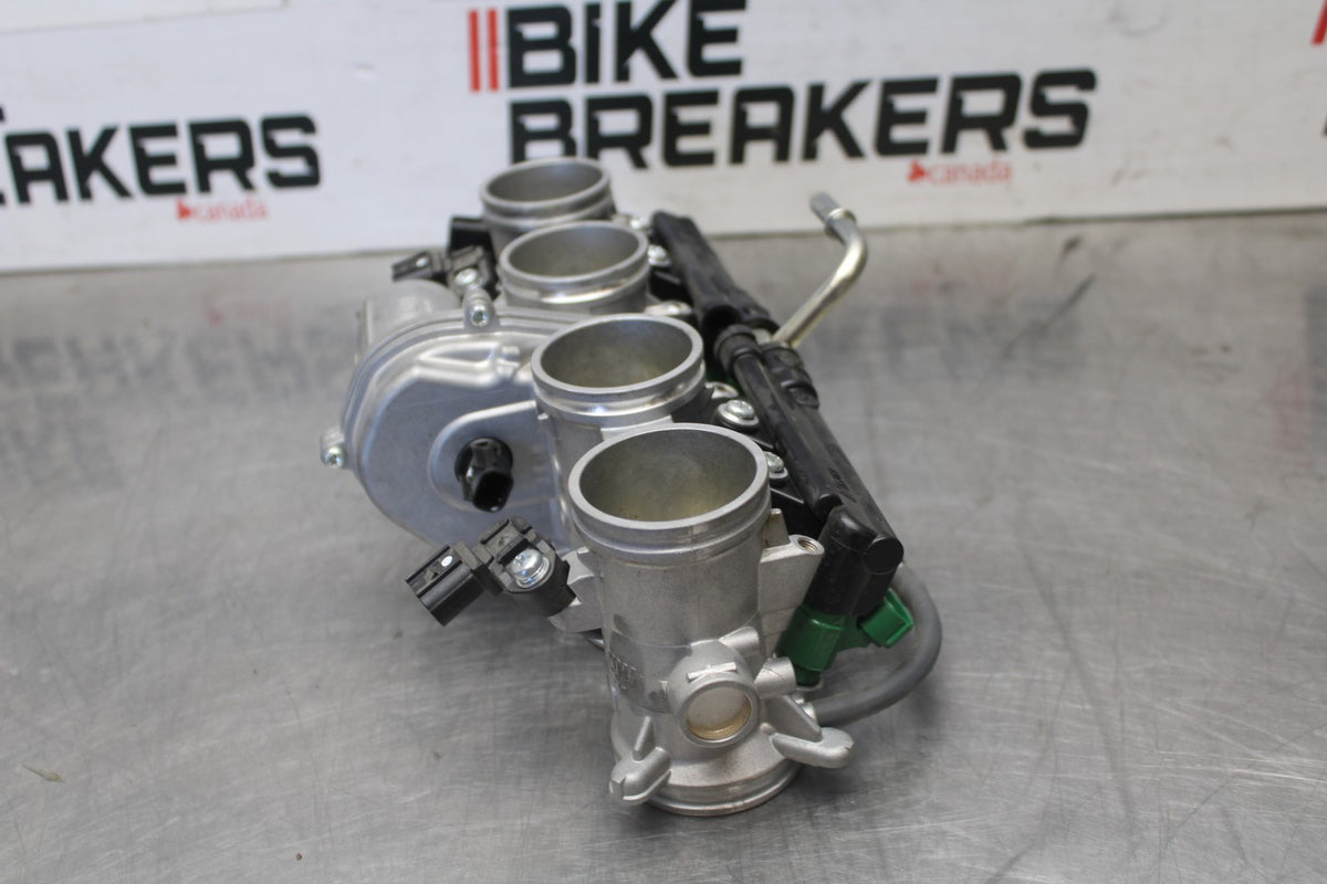 25 KAWASAKI Z900 MAIN FUEL INJECTORS / THROTTLE BODIES BB928