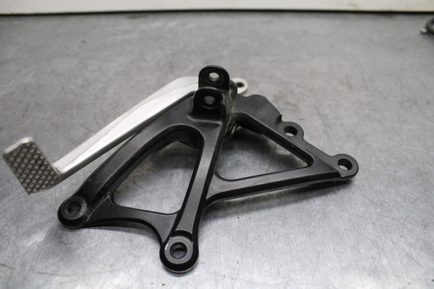 09-14 YAMAHA YZF R1 RIGHT REARSET REAR SET DRIVER FOOT PEG REST STOP BB118