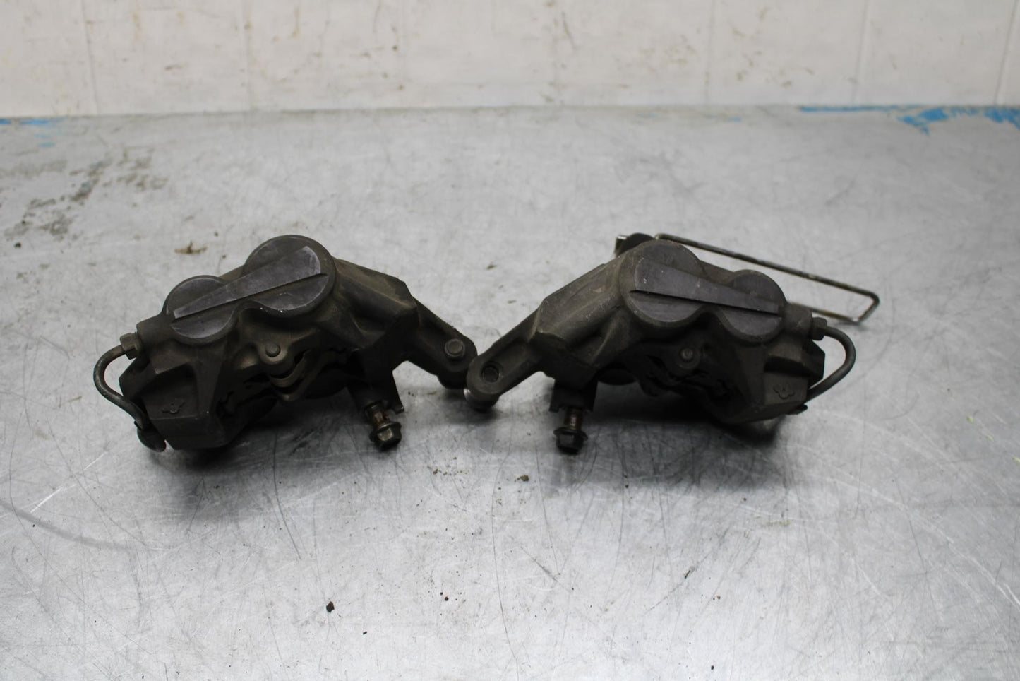 96-07 YAMAHA YZF600R RIGHTLEFT FRONT BRAKE CALIPER SET CALIPERS THUNDERCAT BB427