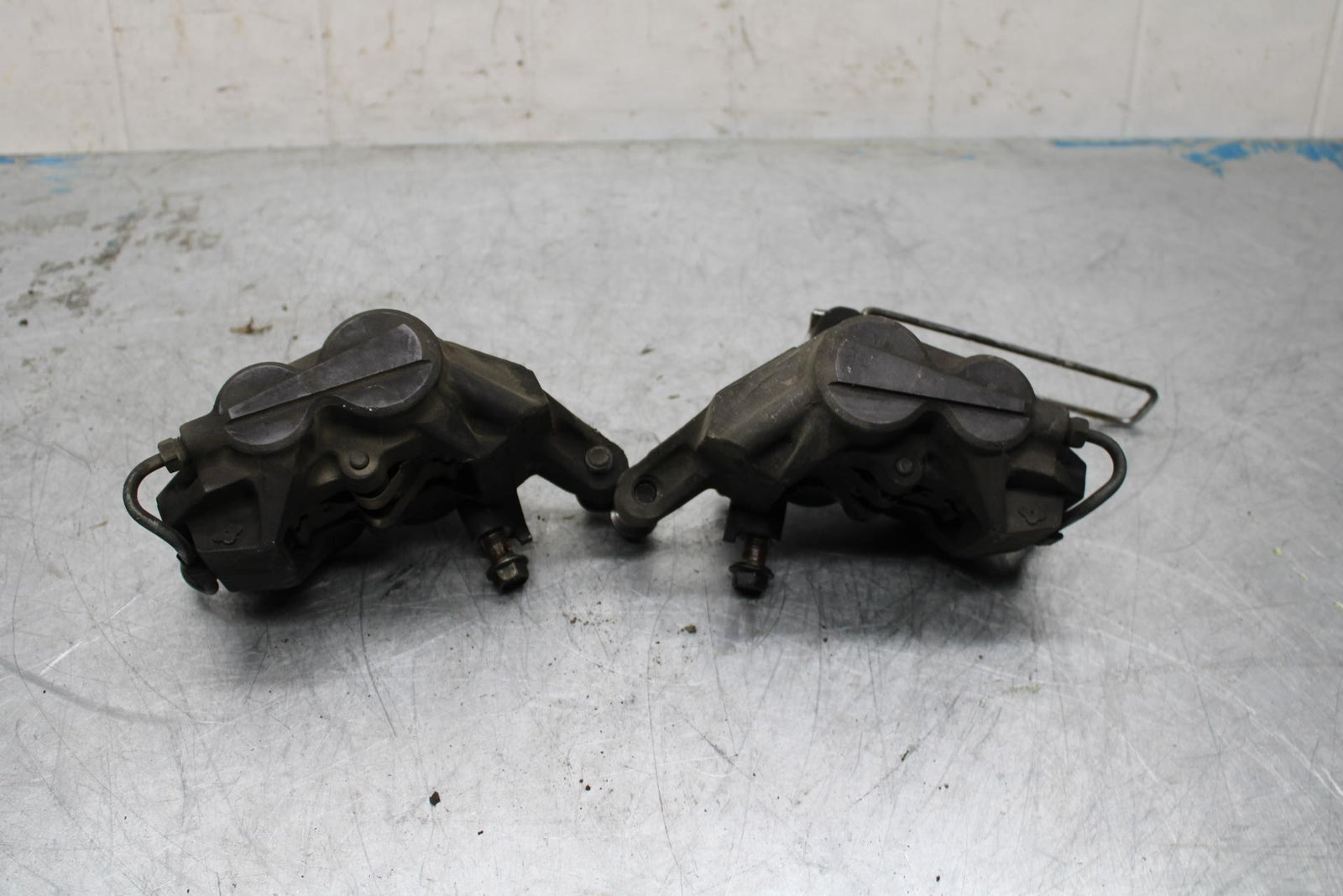 96-07 YAMAHA YZF600R RIGHTLEFT FRONT BRAKE CALIPER SET CALIPERS THUNDERCAT BB427